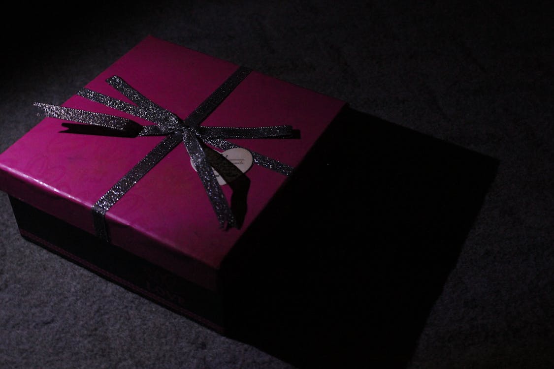 Geschenk mit Schleife