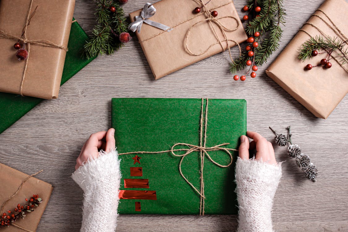 Eingepackte Geschenke, bereit zum Verschenken